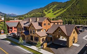 Elk Country Inn